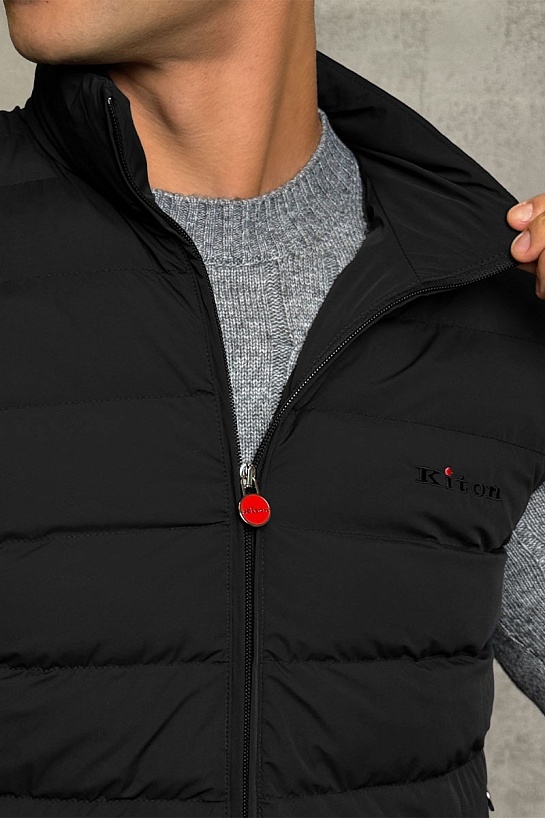 Мужской чёрный жилет Kiton