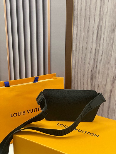Кожаная сумка на пояс Louis Vuitton Aerogram Premium 30x16x3 см   