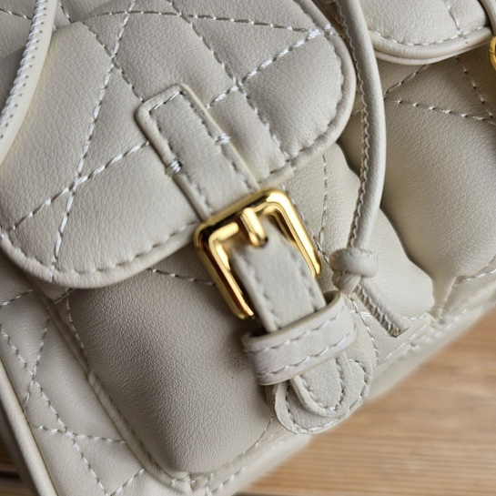 Кожаный рюкзак Dior Caro 26x25 см - White