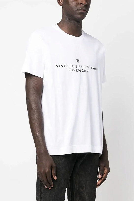 Белая оверсайз футболка Givenchy Nineteen Fifty Two