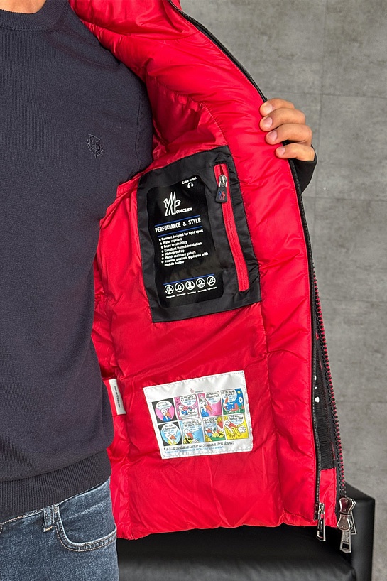 Утеплённая куртка красного цвета Moncler logo-patch