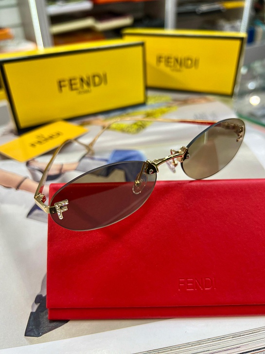 Коричневые солнцезащитные очки Fendi