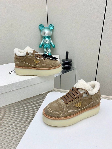 Женские замшевые кроссовки с мехом Prada premium - Brown   