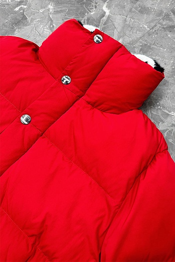 Мужской пуховик Moncler красного цвета   