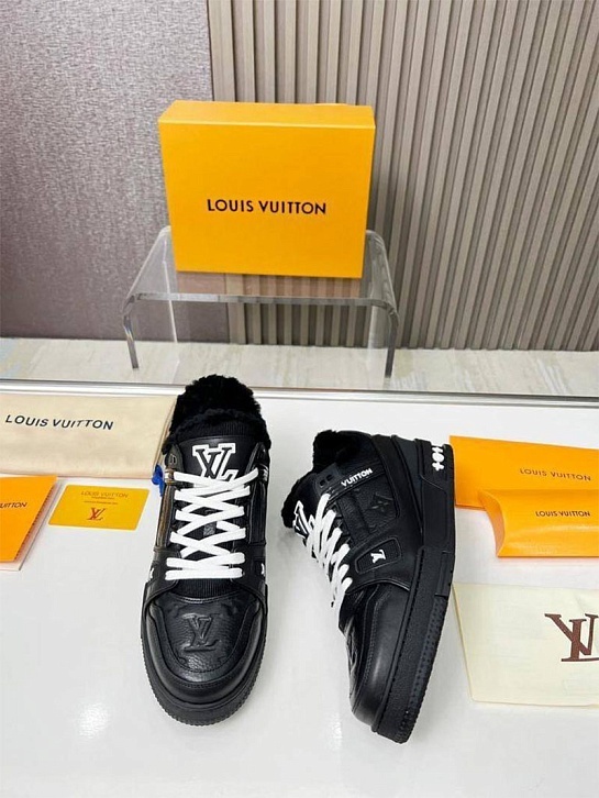 Кожаные кроссовки с мехом Louis Vuitton Trainer Premium - Black