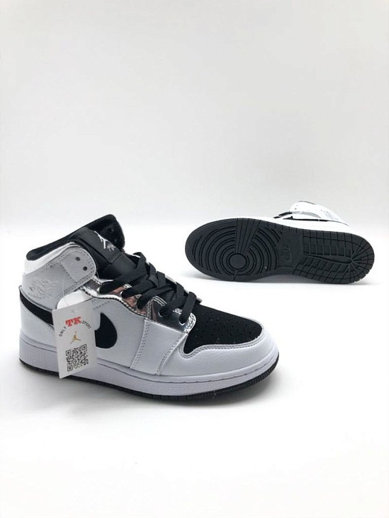 Женские кроссовки Nike Dunk High - White / Black / Silver