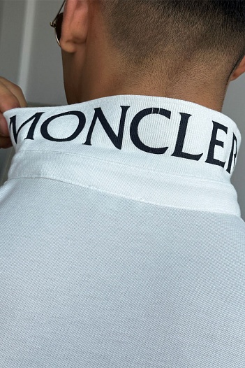 Мужское брендовое поло Moncler белого цвета   