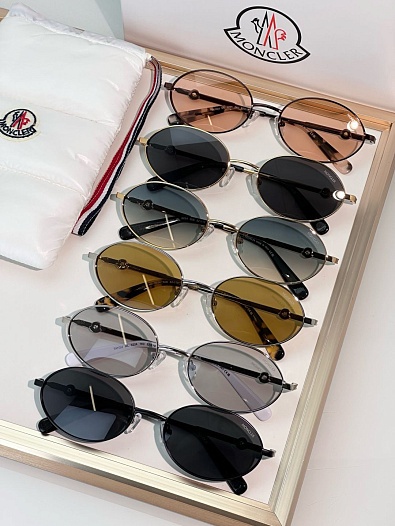 Солнцезащитные очки Moncler Tatou   