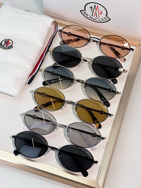 Солнцезащитные очки Moncler Tatou