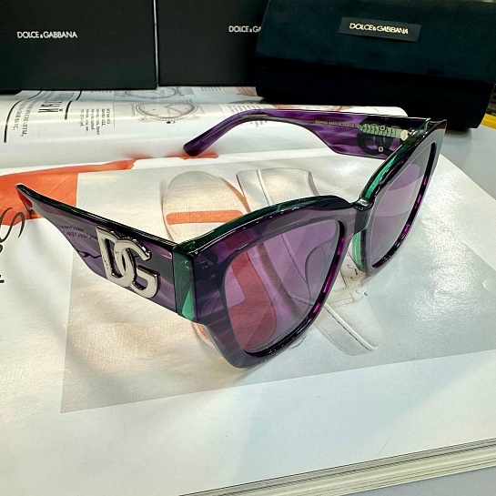 Женские сонцезащитные очки  Dolce & Gabbana фиолетового цвета