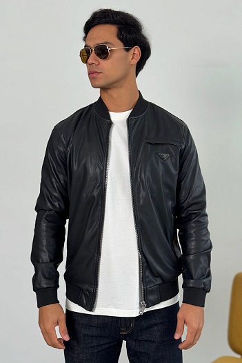 Кожаная куртка чёрного цвета Prada logo-plaque   