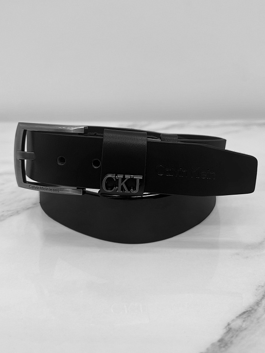 Мужской кожаный ремень Calvin Klein чёрного цвета