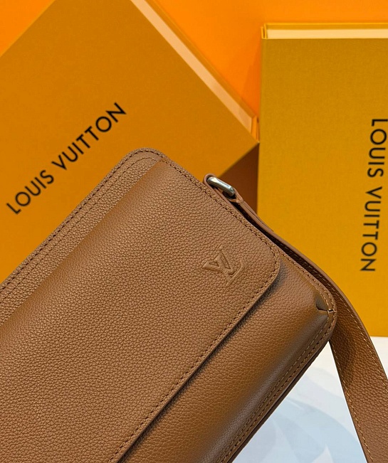 Кожаная сумка Louis Vuitton Boarding Messenger premium 24x18x9 см