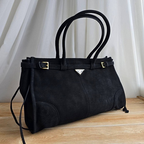 Замшевая чёрная сумка Prada 38x23 см