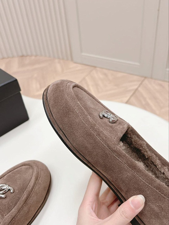 Женские замшевые лоферы с мехом Chanel Premium - Brown