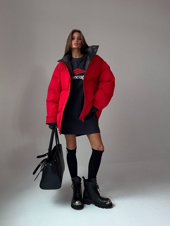 Красная женская куртка Balenciaga