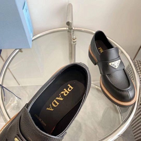 Женские кожаные лоферы Prada Premium - Black