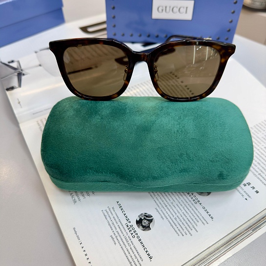 Солнцезащитные очки Gucci GG logo