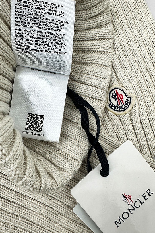Комплект из шапки и шарфа бежевого цвета Moncler logo-patch