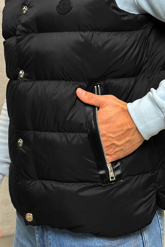 Чёрный жилет Moncler Herniaire logo-patch