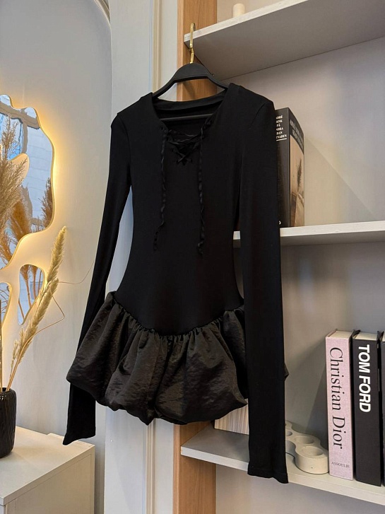 Женское чёрное платье