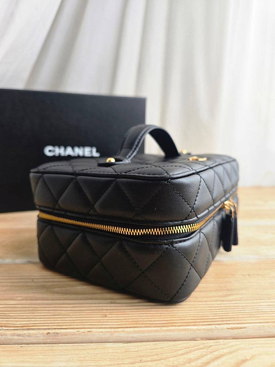 Кожаная косметичка Chanel 20x14 см