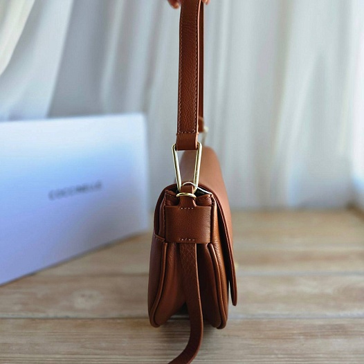 Кожаная сумка Coccinelle Magie 28x18 см   