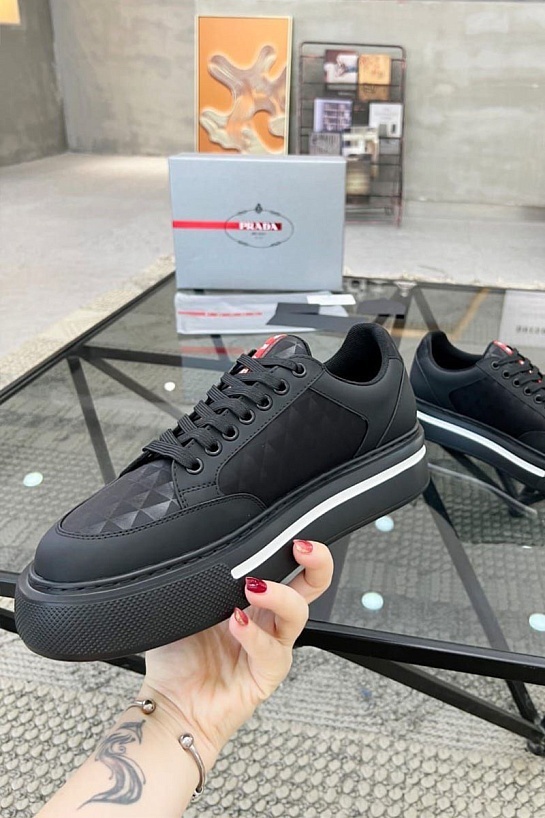 Мужские чёрные кроссовки Prada