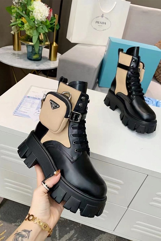 Кожаные женские ботинки Prada - Black / Beige