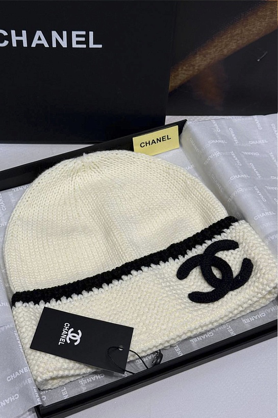 Шапка Chanel logo-embroidered premium - White