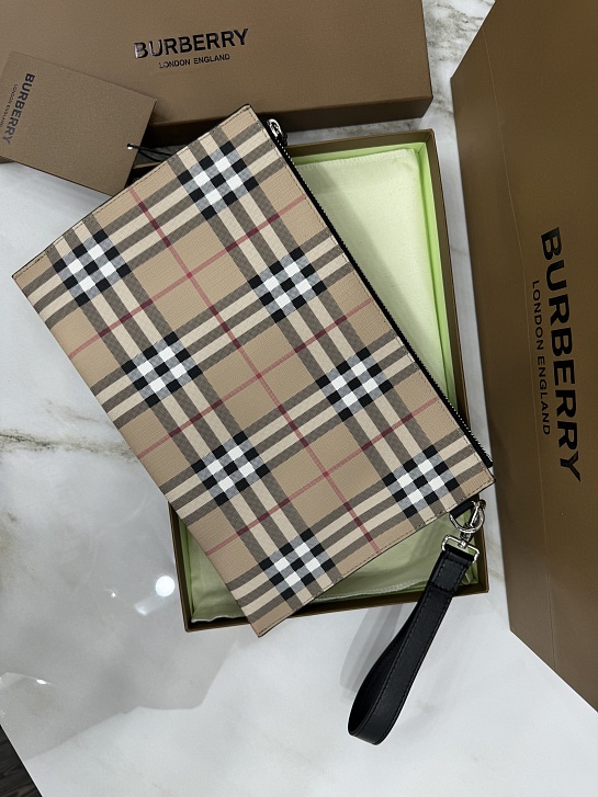 Бежевый клатч Burberry Premium 30x20x1.5 см