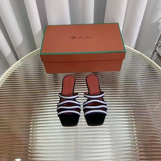 Женские кожаные шлёпанцы Loro Piana Premium