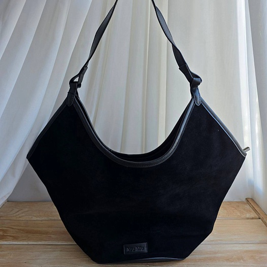 Замшевая чёрная сумка-тоут MIU MIU 53x28 см   