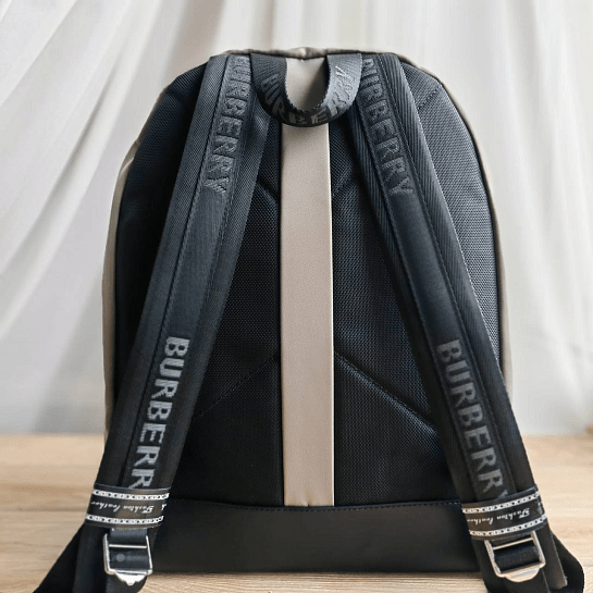 Нейлоновый рюкзак Burberry Horseferry logo 40x30 см