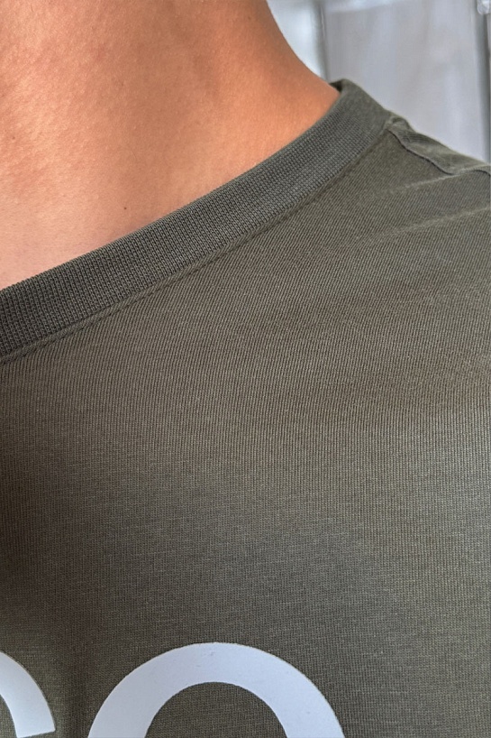 Мужская тёмно-зелёная футболка Hugo Boss