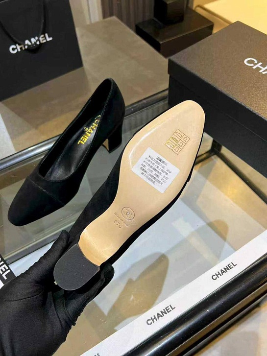 Женские замшевые туфли на каблуке Chanel premium