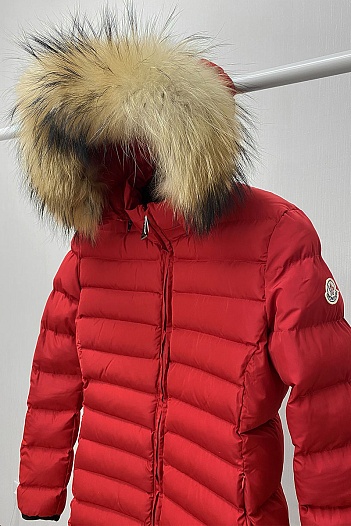 Женская брендовая парка Moncler красного цвета   