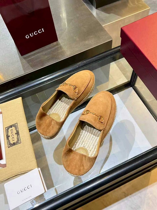 Женские замшевые лоферы Gucci GG Horsebit premium
