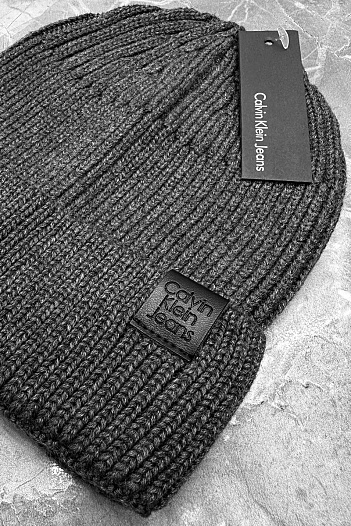Шапка серого цвета Calvin Klein logo-patch   
