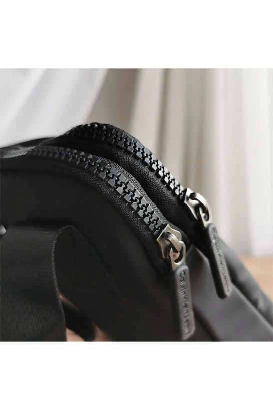 Мужская чёрная сумка Calvin Klein 27x23 см