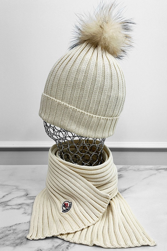 Комплект из шапки и шарфа светло-бежевого цвета Moncler logo-patch