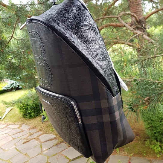 Кожаный чёрный рюкзак Burberry 40x30 см
