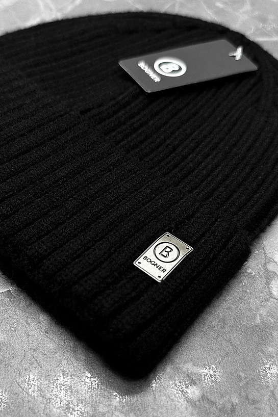 Шапка чёрного цвета Bogner