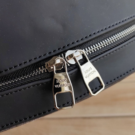 Кожаный рюкзак Louis Vuitton Discovery Damier 38x30x14 см