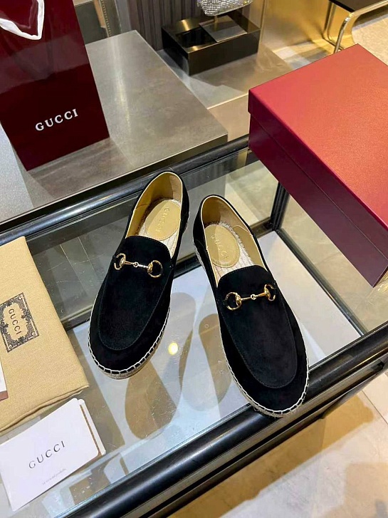 Женские замшевые лоферы Gucci GG Horsebit premium