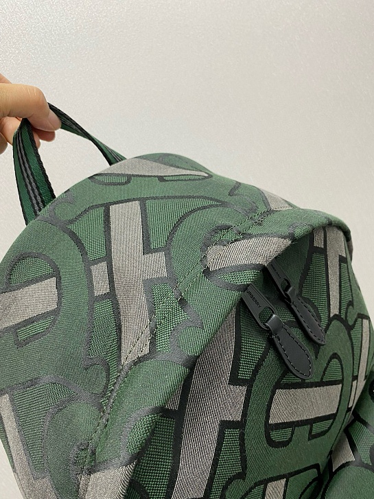 Рюкзак зелёного цвета Burberry TB Monogram Premium 30.5x14.5x42.5 см