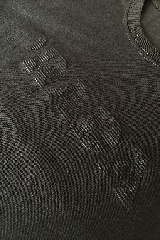 Чёрная мужская футболка Prada embossed logo