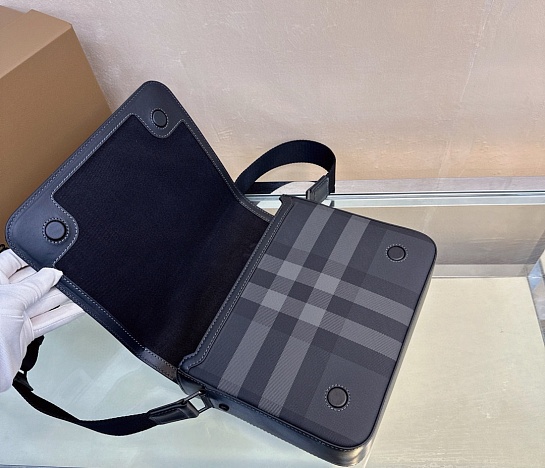 Кожаная сумка Burberry Alfred Premium 25.5x21.5x6.5 см