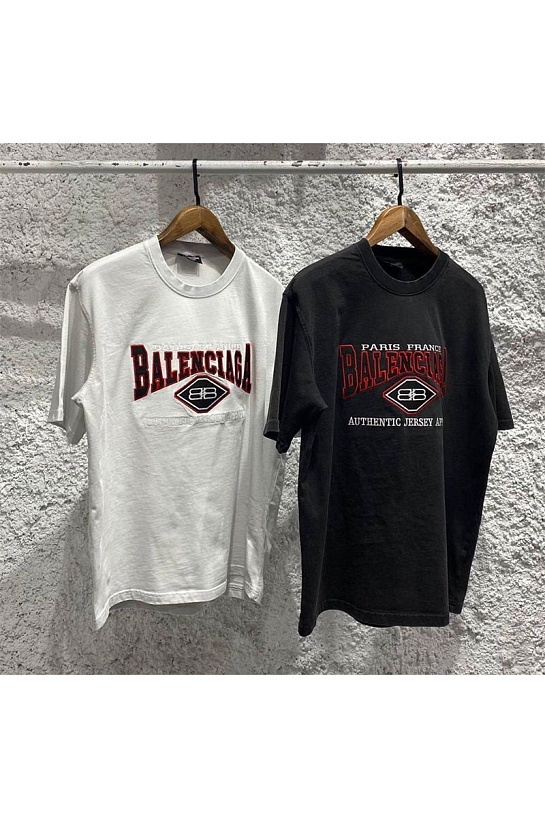 Белая оверсайз футболка Balenciaga Logo-Embroidered