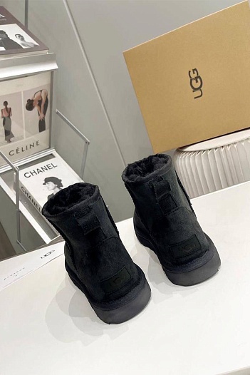 Мужские чёрные ботинки UGG Classic   